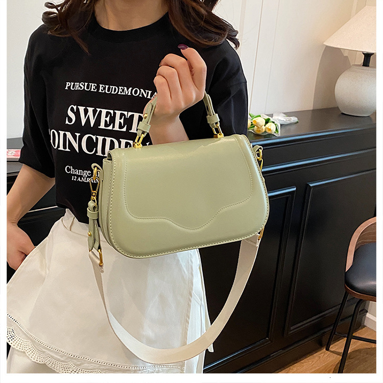 Free Shipping Designer Bag 2025 New Fashionable Handheld Magnetic Buckle Texture Shoulder With A Western And Advanced Style Crossbody Small Square Bag