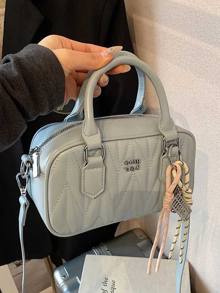 Famous Brand Luxury Portable Mini Bowling Bags Fem 2025 Spring and Summer Messenger Bag Bost Square Bag Small Purse Handbag B250618