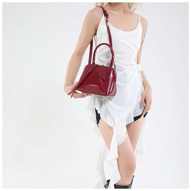 2025 Summer New Fashionable and Elegant Handbag for Women Korean Style Simple Texture Commuter Shoulder Crossbody Bag