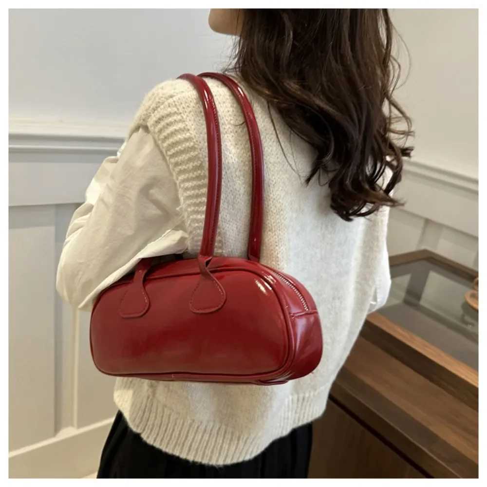 Fi French New Womens Bags Baguette Shoulder Bag Solid Color Premium Texture Simple Temperament Generous Handbag XJ250605