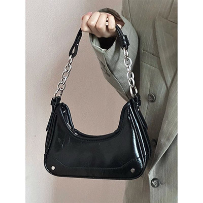 Ladies' summer new chain underarm long stick bag with texture, multifunctional, niche single shoulder crossbody bag, designer single shoulder bag