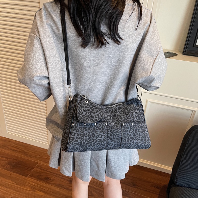 designer 2025 New Large Capacity Retro Soft Leather Motorcycle Bag High-end Casual Multi-pocket Shoulder Crossbody Bag Underarm Bag