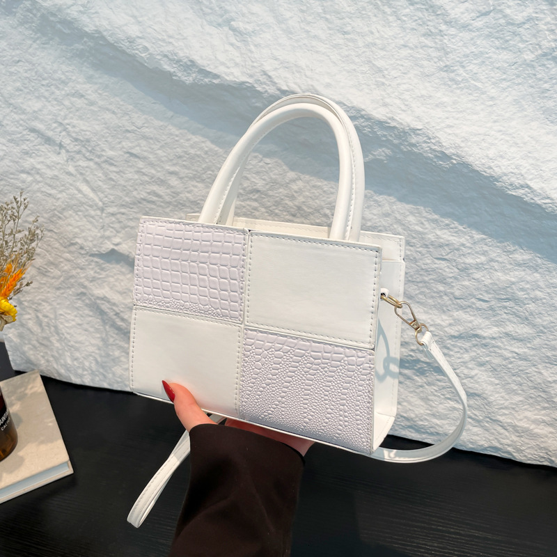 Top quality brand new free designer bag simple texture bucket bag 2025 new crocodile pattern patch commuting shoulder horizontal bag new free designer