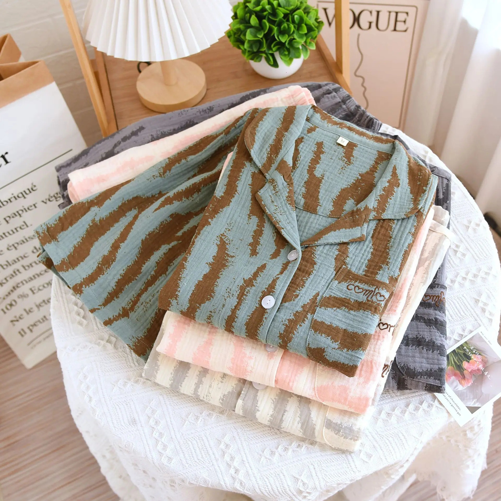 Wholesale Retail Couple Pajamas Womens Spring Autumn Cotton Short Sleeve Shorts Summer Mens Large Size Homewear Set 250529