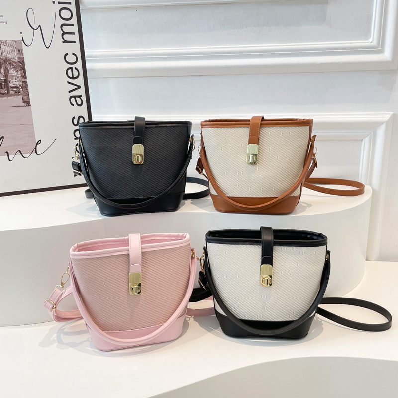 designer Trendy Handheld Bucket Bag Unique Fashion Niche Design Retro Bag for Women 2025 New Single Shoulder Crossbody Bag