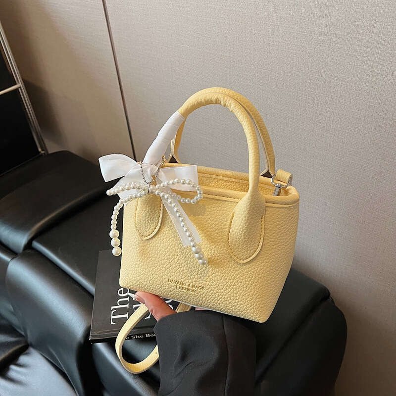 2025 New Handbag Niche Design Bucket for Women Spring Korean Style Fashionable Commuter Single Shoulder Crossbody Bag
