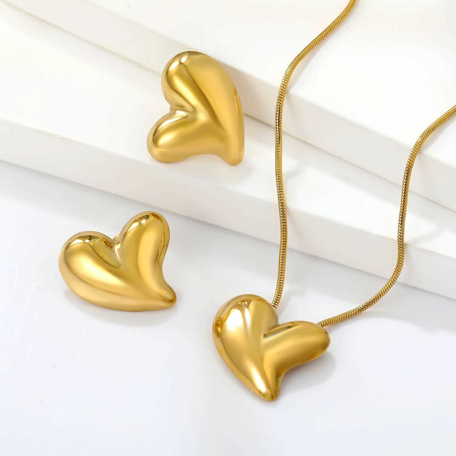 Personality Minimalist Heart-Shaped Love Pendant Necklace And Earrings Set Fashionable And Elegant Jewelry Set For Girls. XJ250604