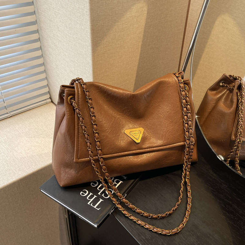 Women PU Leather Underarm Shoulder Bag Envelope bag Sequins Large Capacity Chain Crossbody Bag Simplified Retro Casual Versatile Underarm Tote Handbag