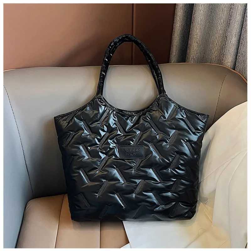 Women Padded Tote Bag Versatile Solid Puffer Bag Big Capacity Quilted Shoulder Bag Casual Winter Commuting Bag XJ250605