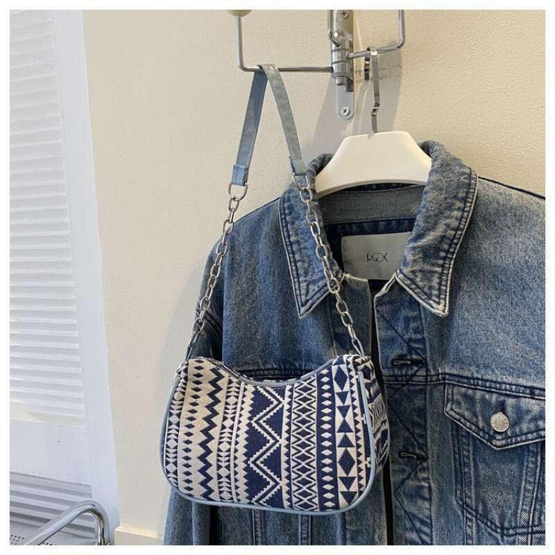 2023 Niche Design New Trendy Women's Embroidered Ethnic Style Chain Fashion Versatile Handbag Shoulder Underarm Bag