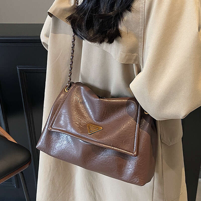New Women PU Shoulder Bags Chain Crossbody Bag Large Capacity Tote Bags Fashionable Versatile Casual Style Simple Exquisite Brown Free shipping Classi
