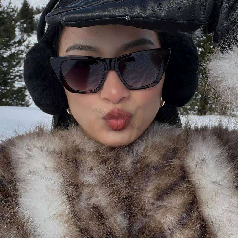 Neo Mint Brand Furry Cropped Faux Coat Women Winter 2024 Iconic Street Fashion Week Girls Fluffy Short Fur Jacket