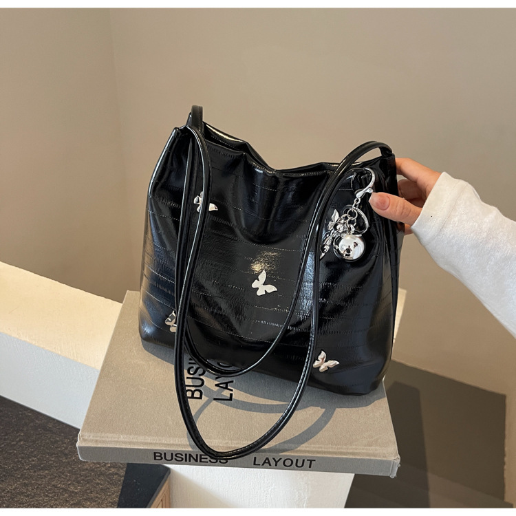 Top Brand High Quality New Style New Model Available Versatile Casual Simple Fashion Sense Butterfly Style Tote Shoulder Bag for Women New Free Delive