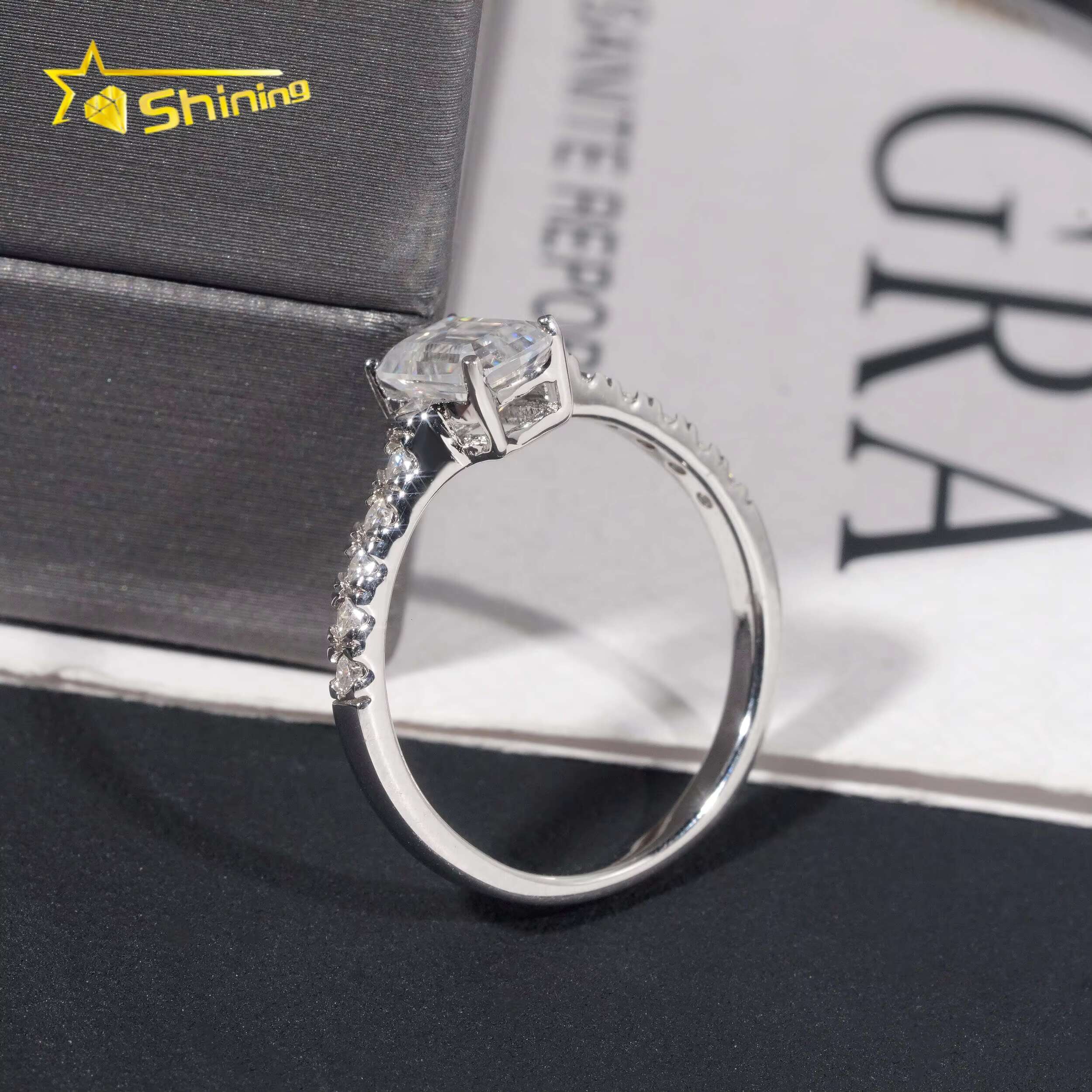 Luxury Style Pass Tester 925 Sterling Silver Rhodium Plated Women Jewelry Half Iced Out Band Diamond Moissanite Wedding Ring