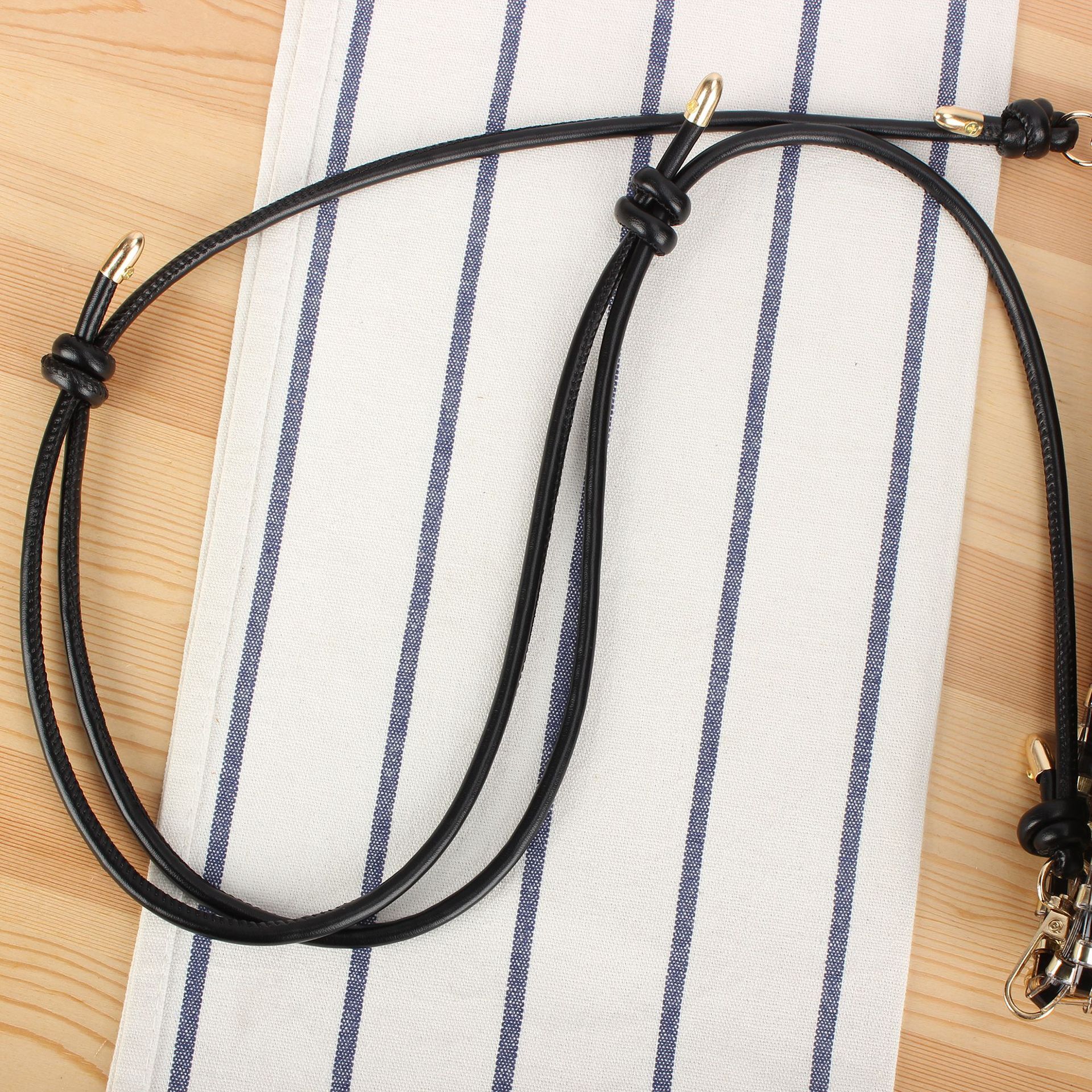 New casual, personalized, fashionable woven bag for daily commuting, beach vacation, multi-functional, niche women's bag, designer shoulder bag