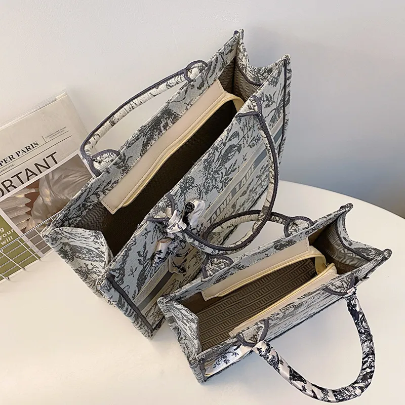 Free shipping 2025 designer Shoulder Bags For womans handbag flap women messenger crossbody Printed embroidery bag