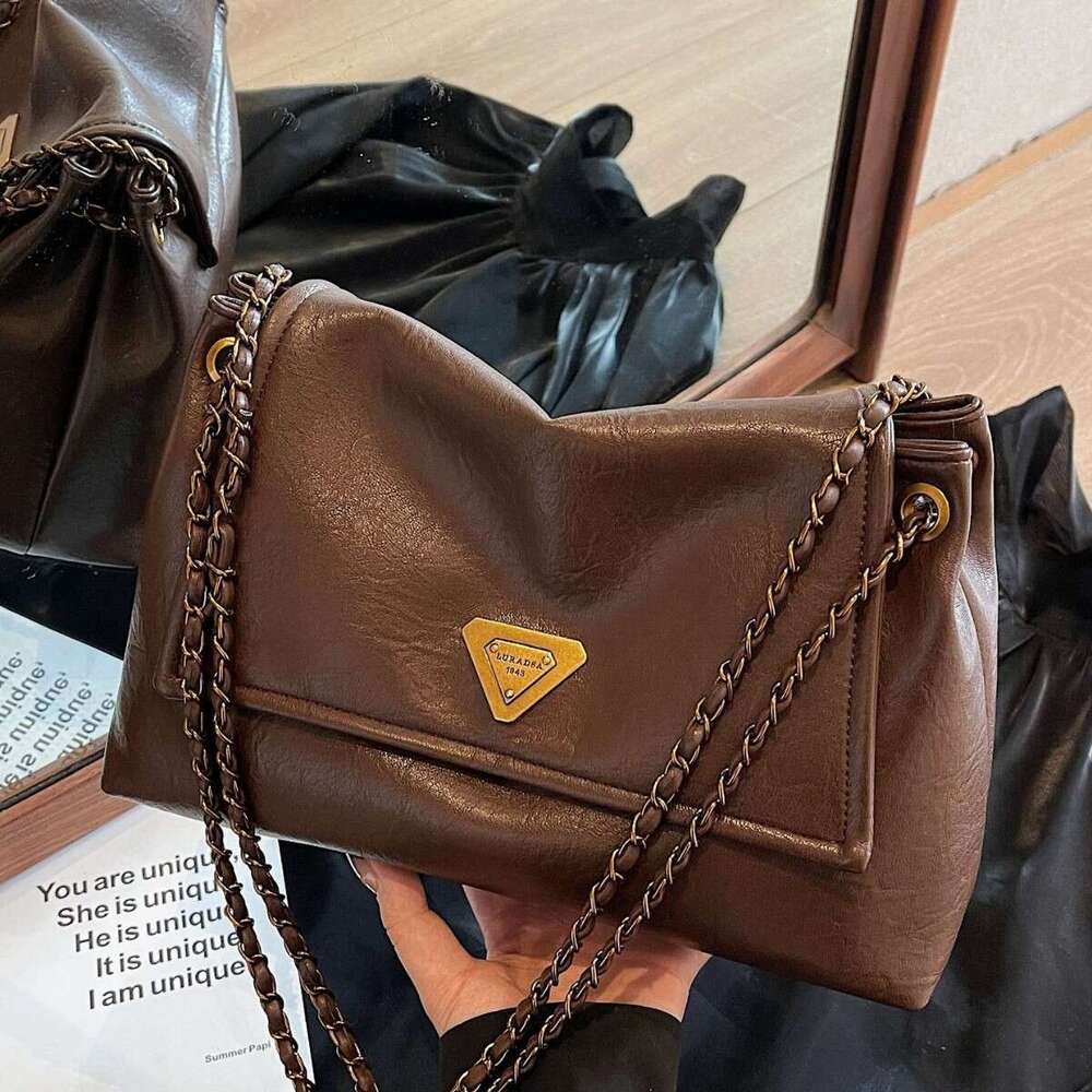 Women Vintage PU Shoulder Bags New Casual Chain Bags Underarm Bags Metal Buckle Trendy Versatile Crossbody Bag Fashion Chain Ladies Small Square Bags
