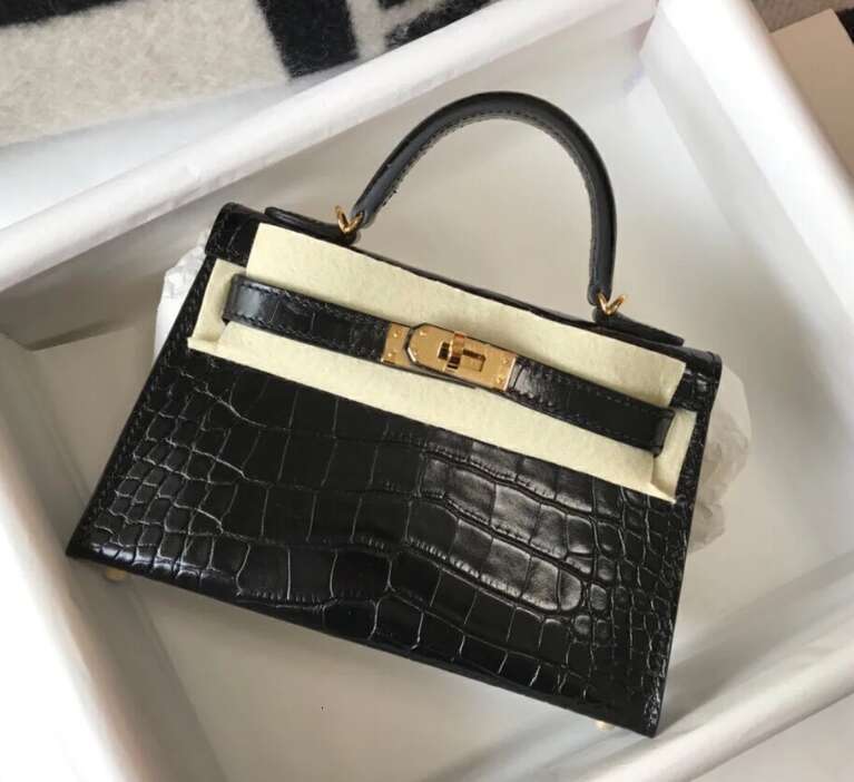 2025 New Designer Women's Brown Classic Customs Lock Inner Zipper Pocket Fashion Personalized Shoulder Bag Designer Bag Handbag yh6