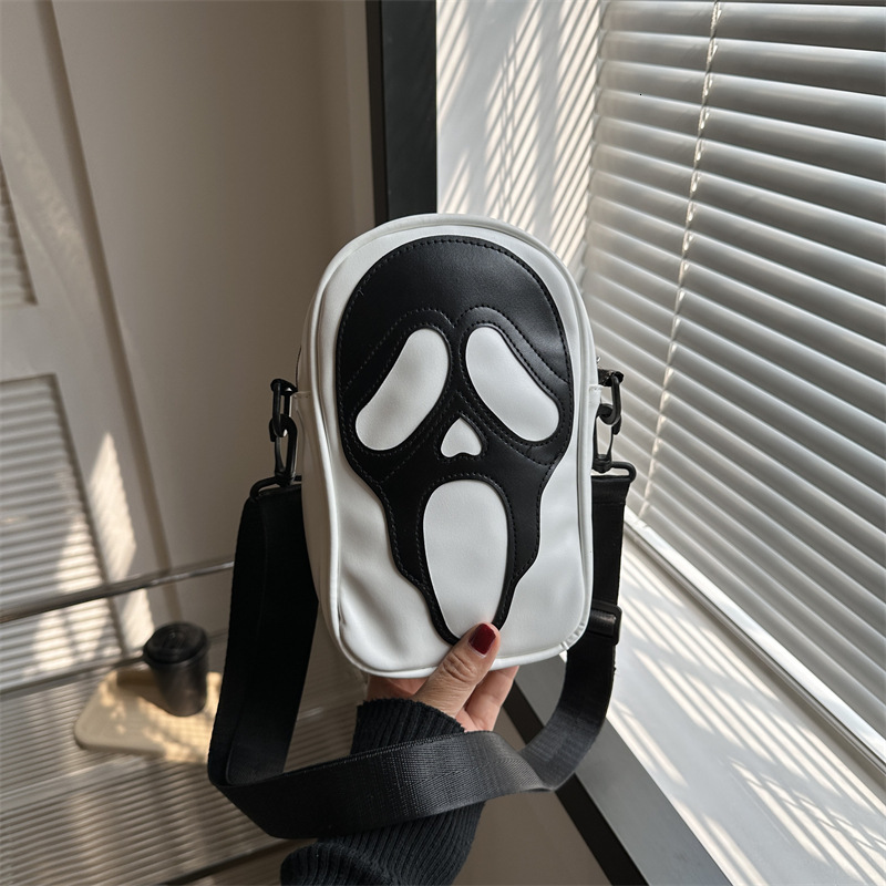 designer 2025 Autumn Winter New Skull Fashion Single Shoulder Crossbody Underarm Small Square Bag Women's Bag Supports Wholesale and Mixed Orders