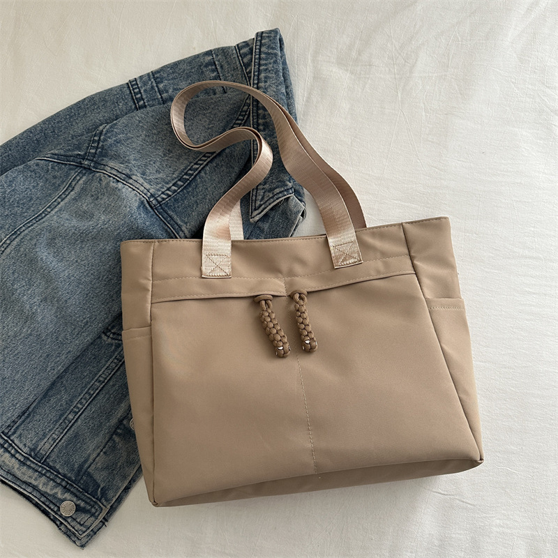 designer Minimalist Korean Style Large Capacity Commuter Tote Bag 2025 Winter New Lightweight Fashion Casual Shoulder Underarm Women's Bag