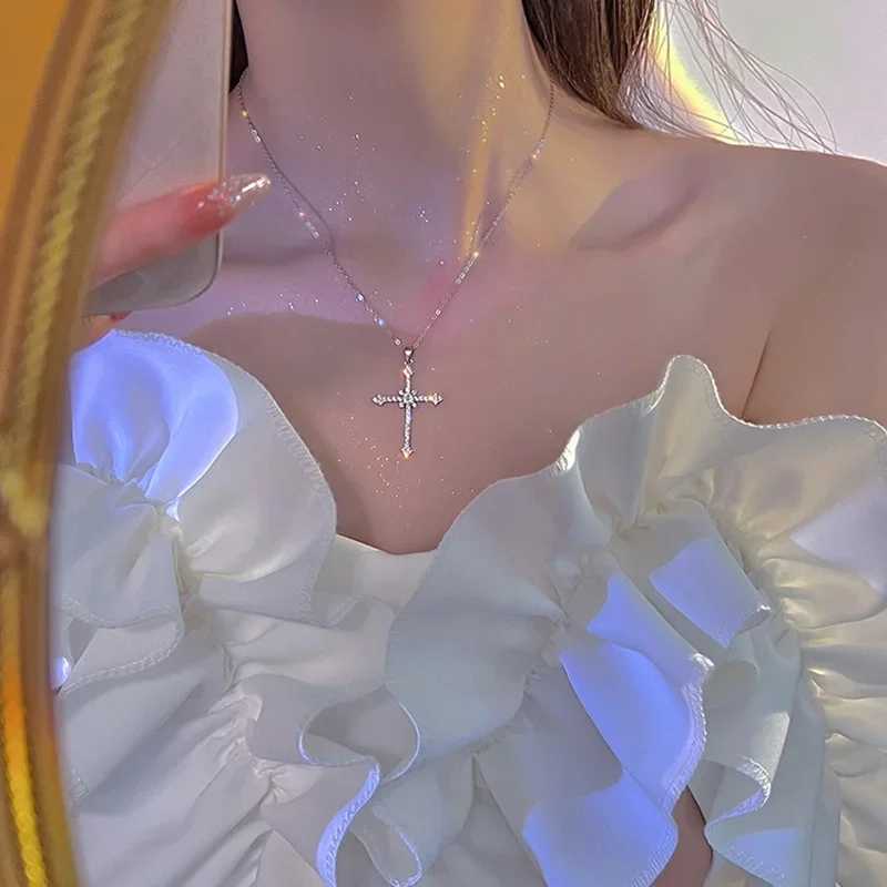 Crystal Cross Pendant Necklace for Women Girls Shiny Sweet Chain Punk Party Fashion Pendant Fashion Jewelry Accessories XJ250604
