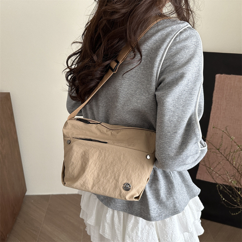 designer Large Capacity Shoulder Bag Commuter Niche Design Women's Bag Crossbody Bag Women's Casual Lightweight Stylish Small Crossbody Smal