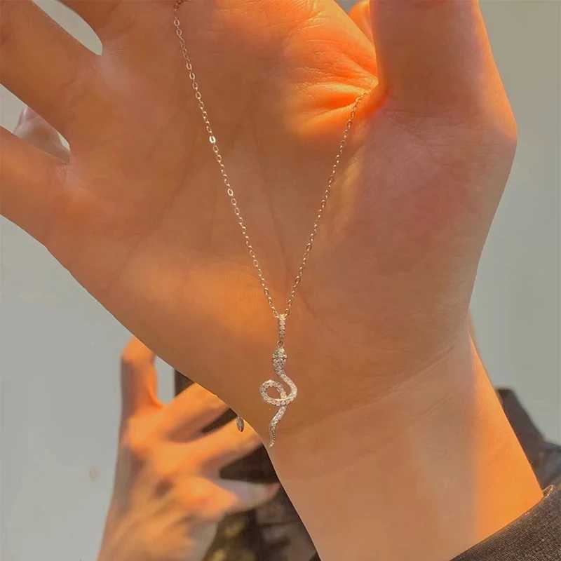 JWER Elegant Punk Rhinestone Snake Pendant Necklace Animal Crystal Necklace Trendy Female Birthday Party Gift Designer Jewelry XJ250604