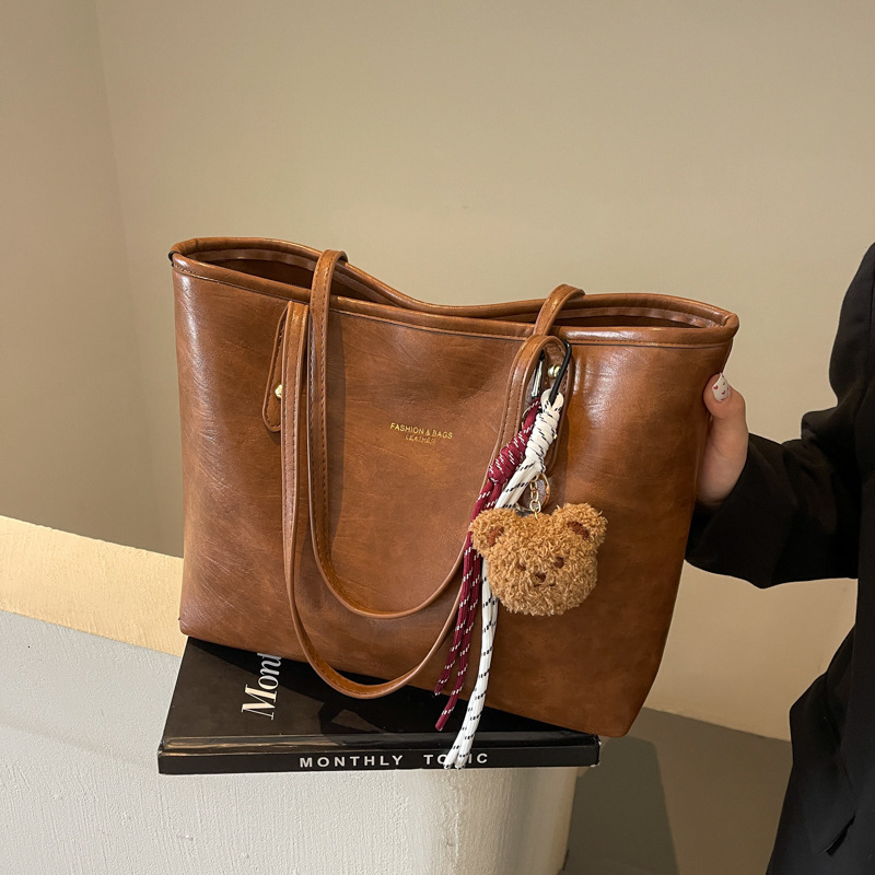 Free shipping designer bag for 2025 New Large Capacity Commuter Fashion Shoulder Casual Women Tote Bag