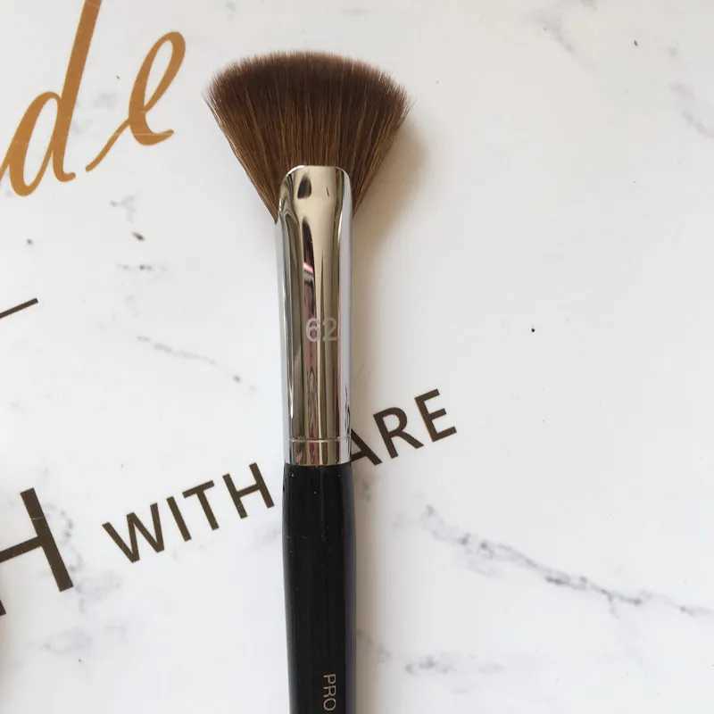 Pro Fan Makeup brushes S #62 Highlighter Bronzer Sculpting detail Face Powder Contour Make-up brushes cosmetic tools W250605