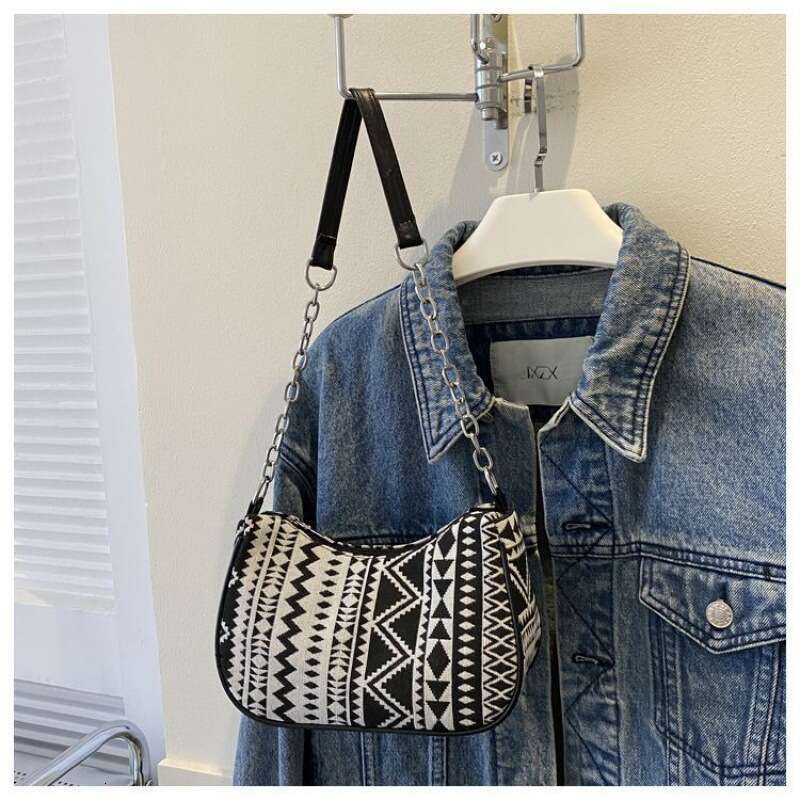 2023 Niche Design New Trendy Women's Embroidered Ethnic Style Chain Fashion Versatile Handbag Shoulder Underarm Bag