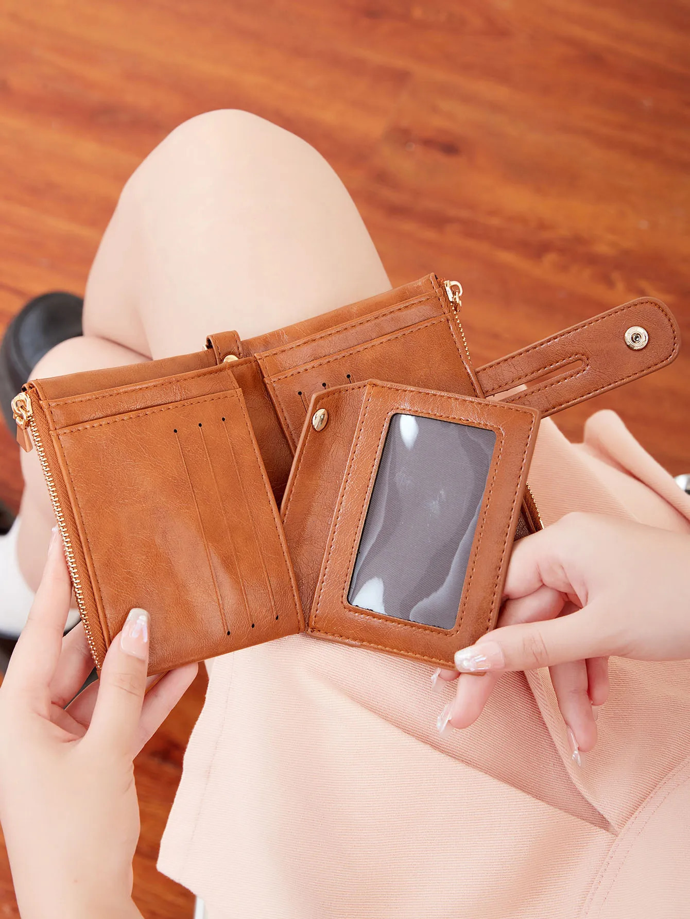 Womens Wallet High Quality PU Leather Short Card Seat with Chain Large Capacity Three Layer Zero Retro WomensWallet 250605