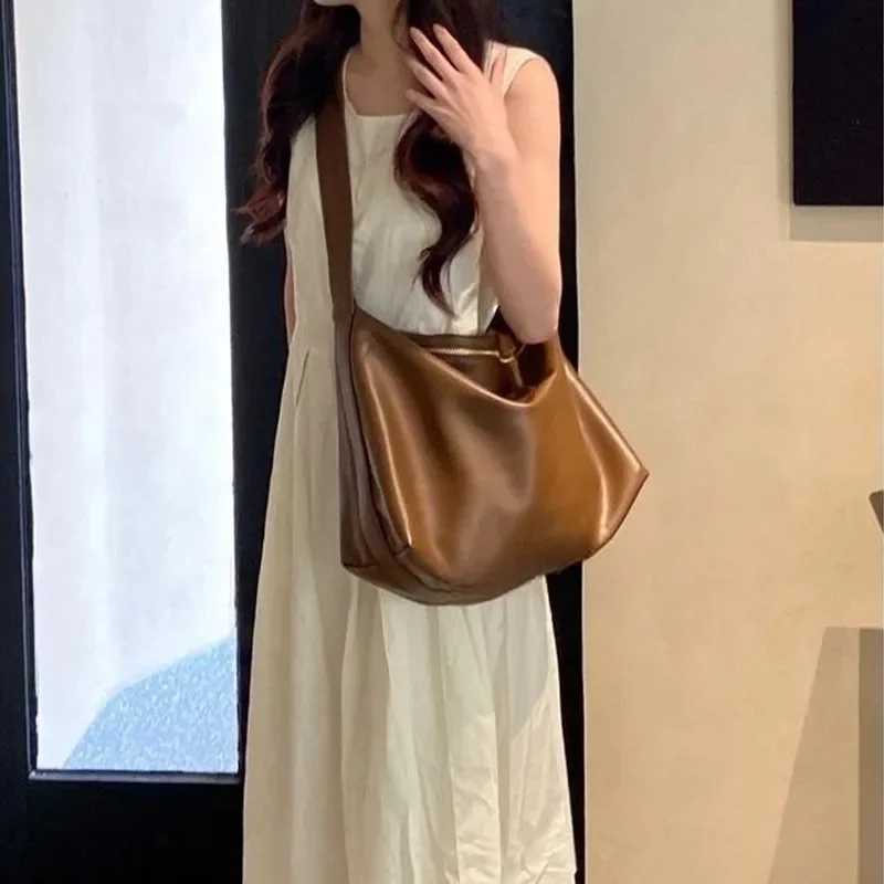 I Vintage Red Womens Shoulder Bag Simple Casual 2024 New Fi Solid Color Tote Bag Large Capacity Advanced Crossbody Bag XJ250605