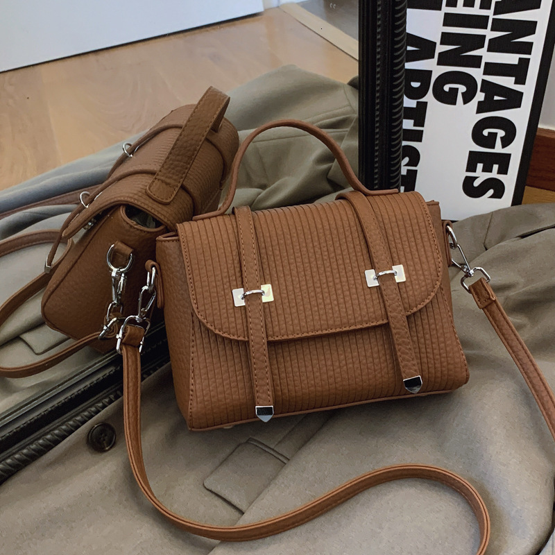 Free shipping designer bag Versatile for Women 2025 New Style Trendy, Fashionable, High end, Women's Western Texture Shoulder Handheld Small Squa