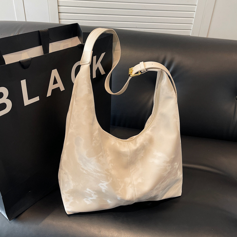 Free Shipping Designer Bag Women's 2025 New Trendy Niche Western-style Texture Large Capacity Commuting Versatile Single Shoulder Tote Diagonal C