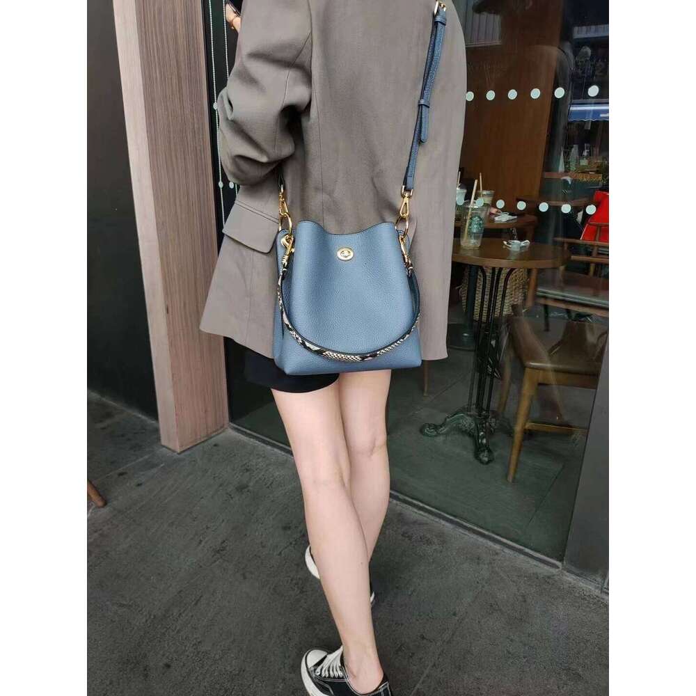 New genuine leather women s Korean version with contrasting lock buckle single shoulder crossbody bucket bag