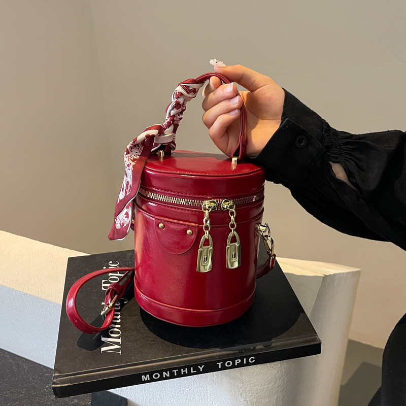 Free Shipping Designer Bag Small Women's 2025 Spring New Hand-held Cylindrical Bag Fashionable And Versatile Texture Crossbody Bag