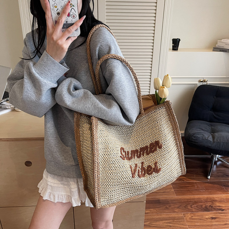 designer Fashion Underarm Straw Bag Fashion Trend Women's Handbag Commuting Travel Versatile Beach Bag Straw Bag
