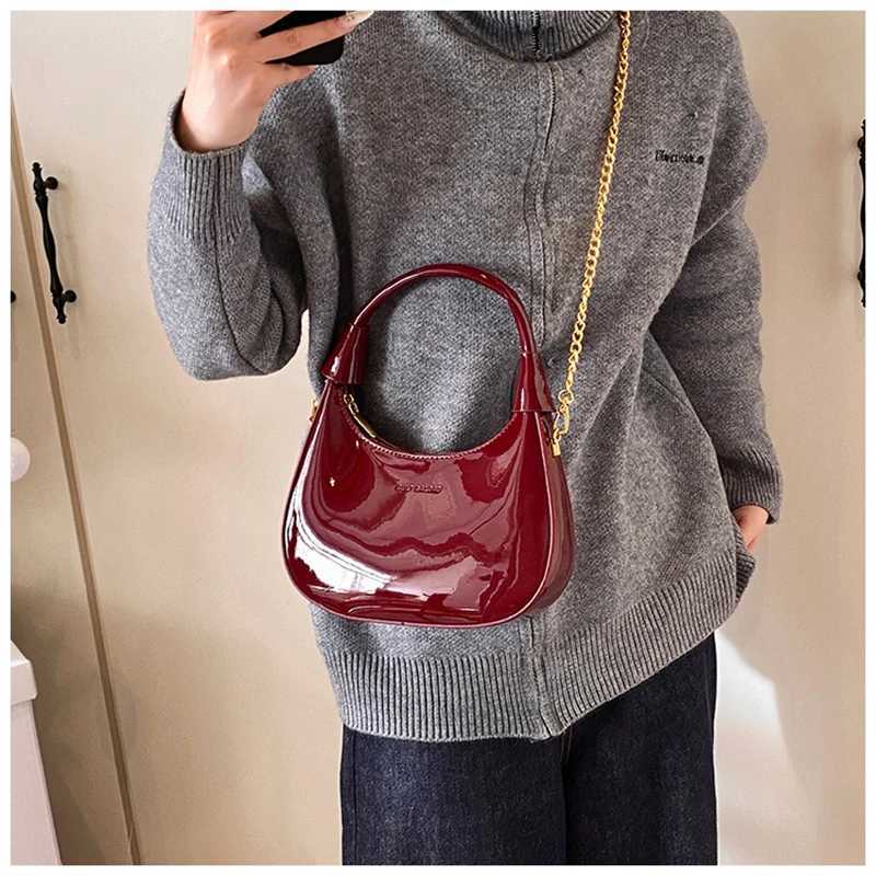 High End Burgundy Patent Leather Shiny Surface Crossbody Bag 2025 New Wens Zipper Chain Armpit Bags Elegant Texture Handbag Y250626