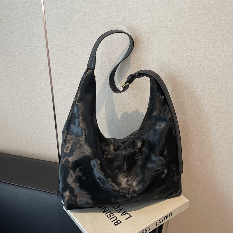 Free Shipping Designer Bag Women's 2025 New Trendy Niche Western-style Texture Large Capacity Commuting Versatile Single Shoulder Tote Diagonal C