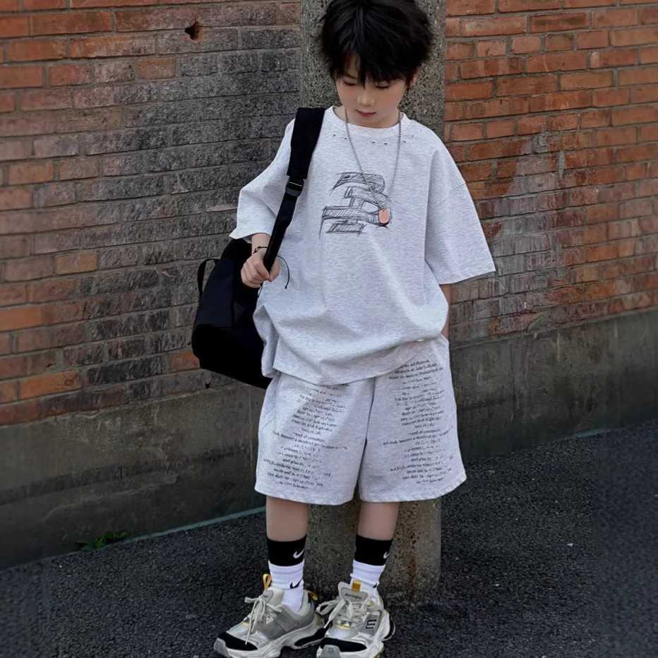 2025 Summer New Childrens Short Sleeved T-shirt Shorts Two-piece Set Boys Loose Pure Cotton Trendy R250605