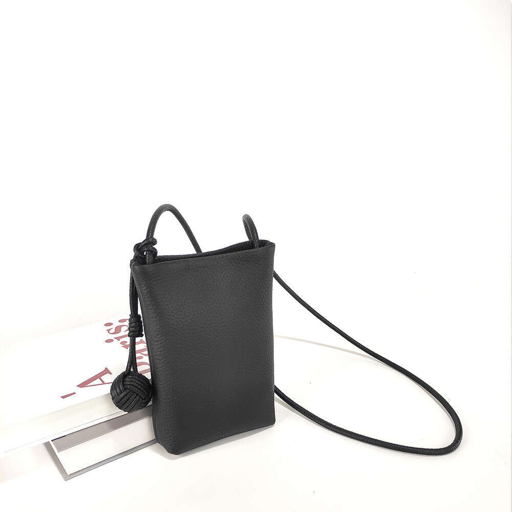 Niche Texture Togo Top Layer Leather Simple Small New Fashion Phone 2025 Korean Style Versatile Crossbody Bag