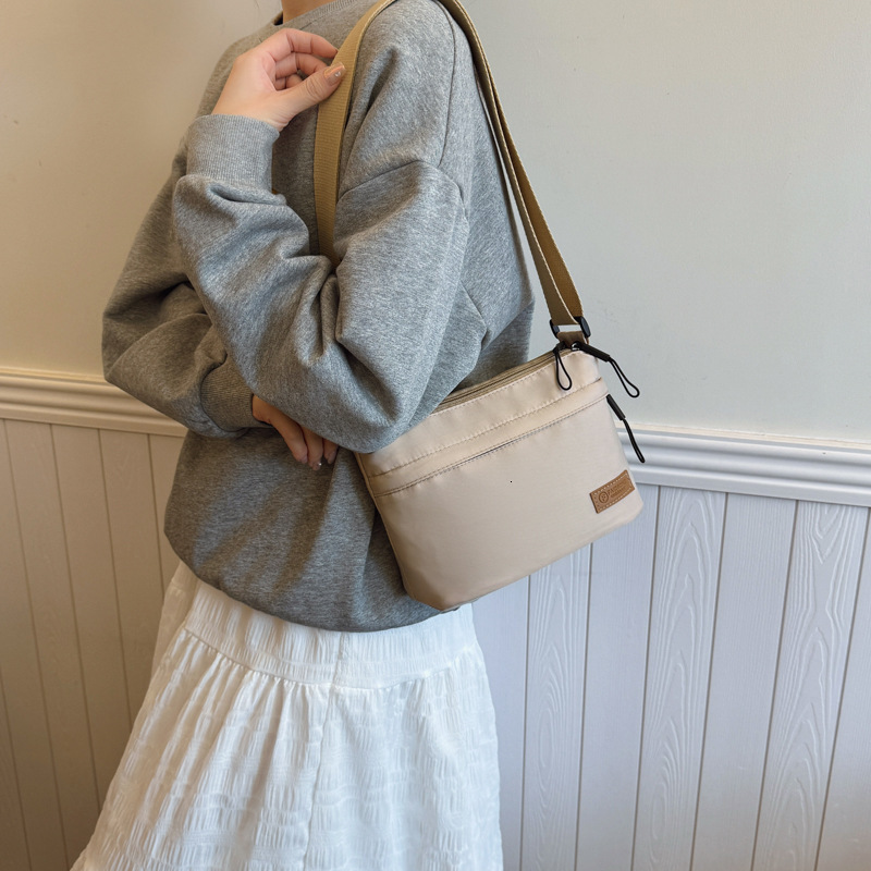 designer Fashion Trend 2025 Spring New Stylish Niche Design Small Square Bag Casual Simple Women's Shoulder Crossbody Bag