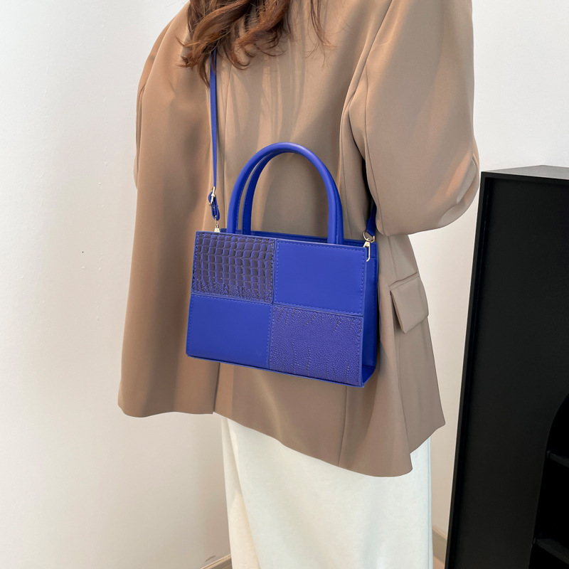 Top quality brand new free designer bag simple texture bucket bag 2025 new crocodile pattern patch commuting shoulder horizontal bag new free designer