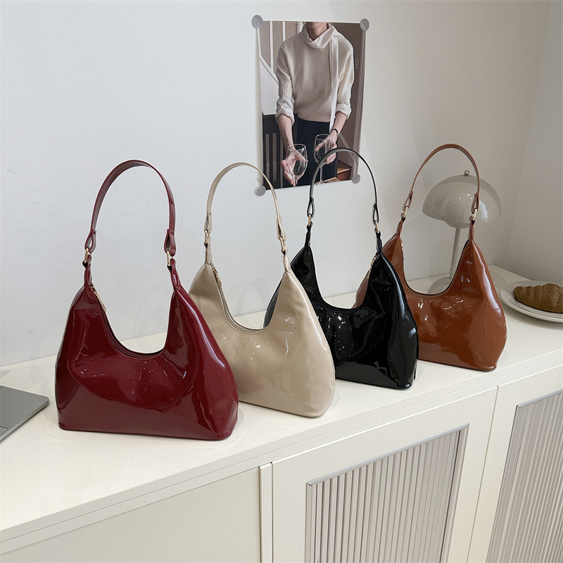 designer Vintage 2025 Spring Underarm Bag for Women 2025 French Niche Design Texture New Casual Crescent Bag