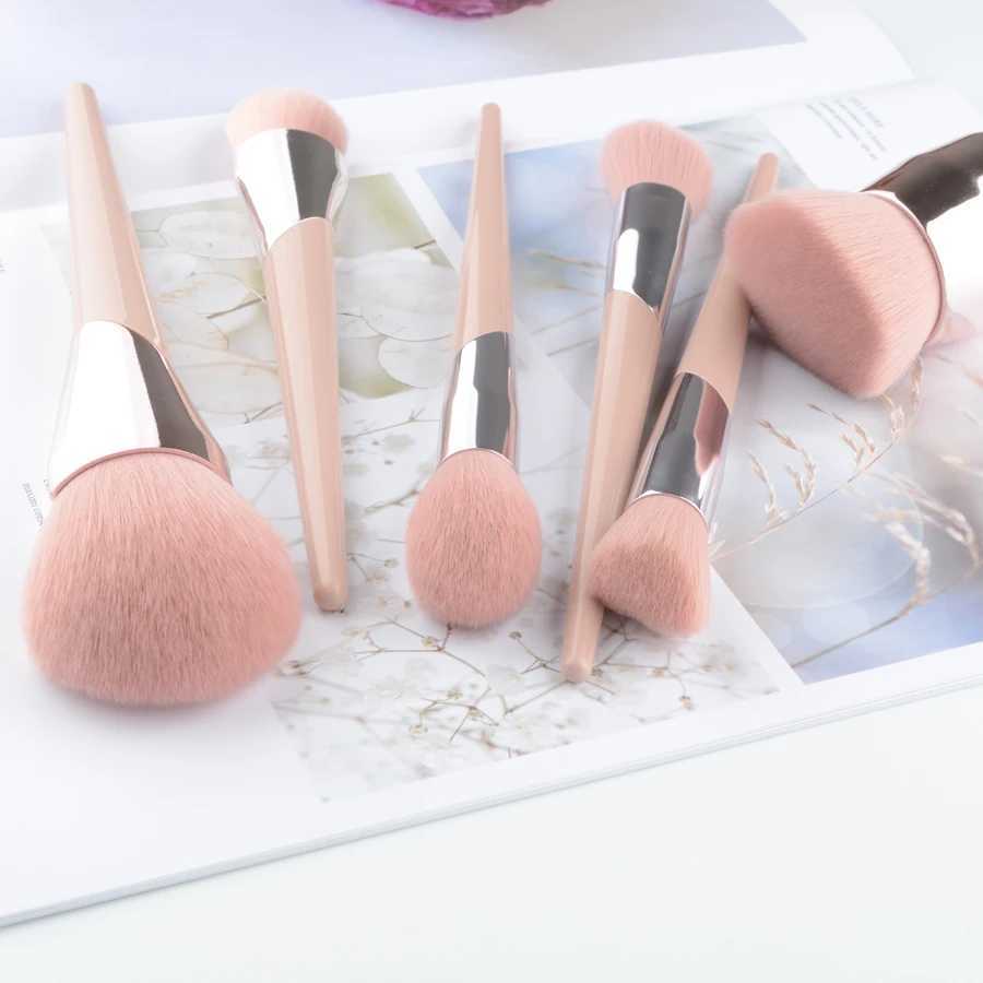 1 piece Pink Dayable Face Kabuki Brush Powder Contour Angled Sculpting Makeup Brush Foundation Ber Synthetic Hair PortableW250605
