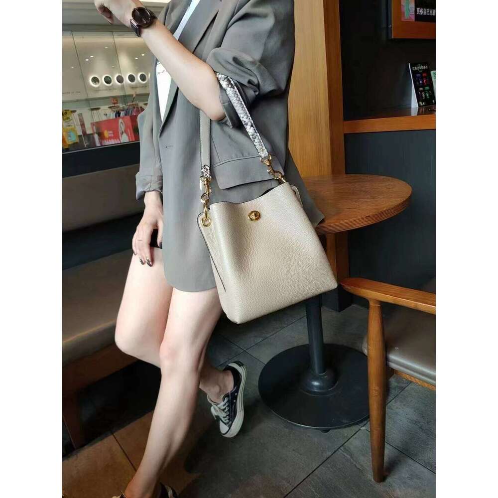 New genuine leather women s Korean version with contrasting lock buckle single shoulder crossbody bucket bag