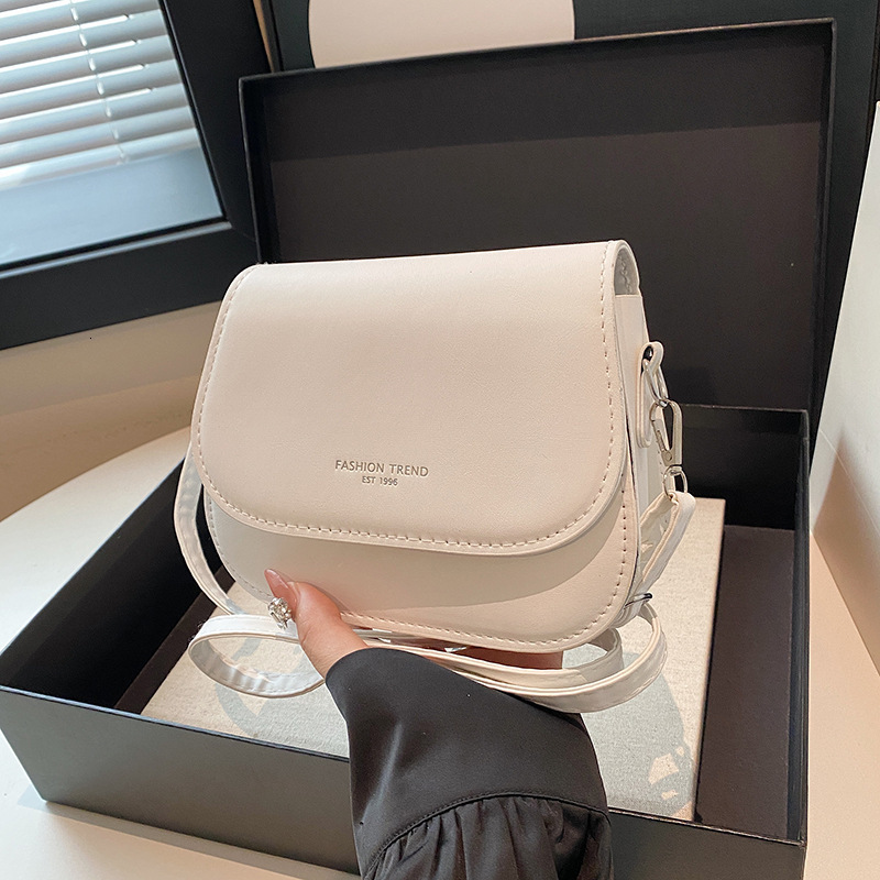 designer Autumn Niche Bag 2025 Fresh Fashion Texture Saddle Bag Single Shoulder Small Bag Simple Casual Crossbody Women's Bag