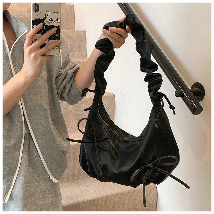 Wrinkled shoulder bag, new bow crossbody bag, simple commuting armpit cloud bag, designer women's large capacity handbag