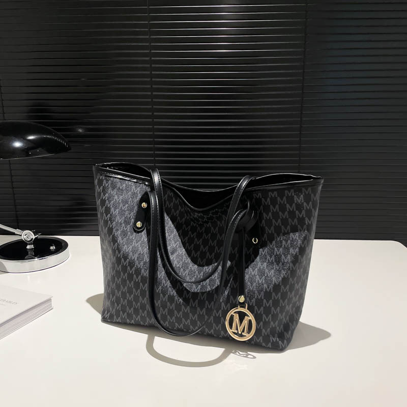 Bag Women 2025 New PU Large Capacity Commuter Storage Shoulder Bag Foreign Style Fashion Shopping Hand Bag Tide tote bag Designer bag