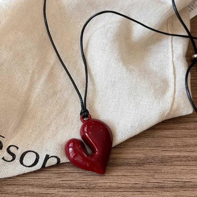 LATS Red Heart Pendant Necklace Vintage 80s Aesthetic Love Inspired Choker New Fashion Romantic Heart Necklace for Women XJ250604